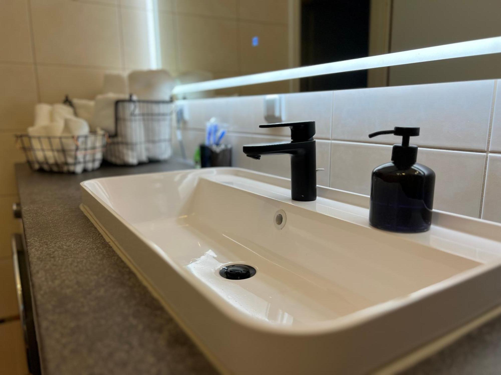 Mintara Komfort Apartment Mit Grill -Terrasse, Sky Und Parkplatz 마그데부르크 외부 사진